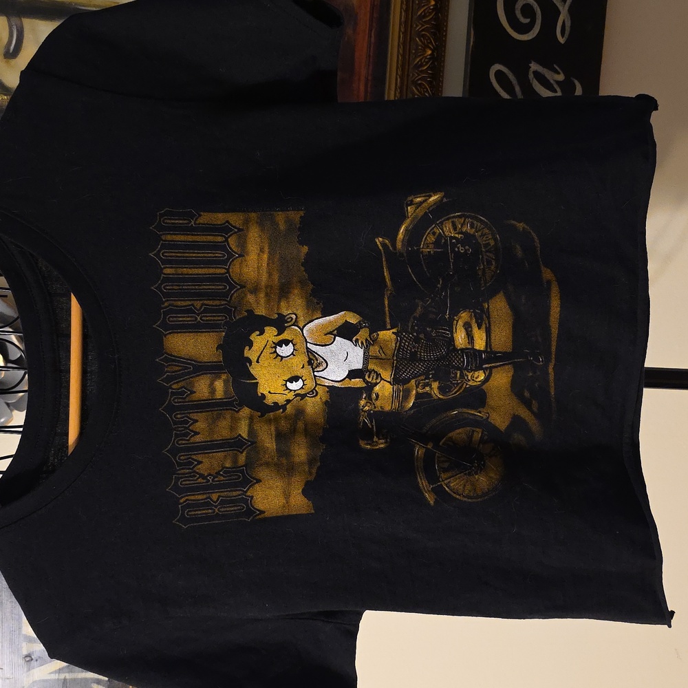 Brisco Women's Black Crewneck Betty Boop T-shirt